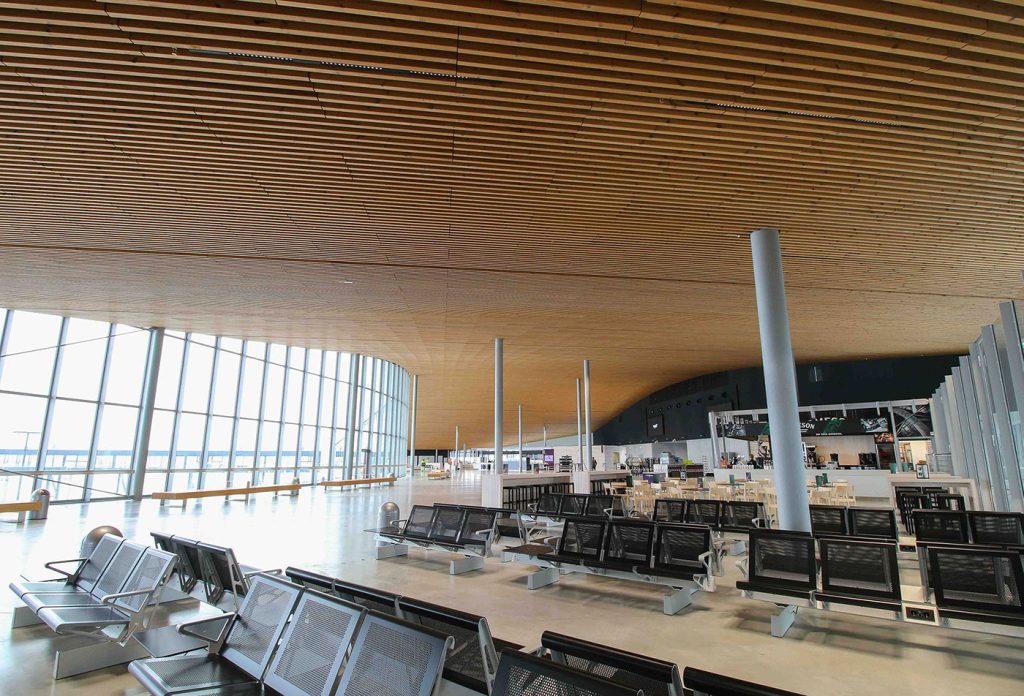 Thermory_Gallery_Standard-Stock_Pine_Helinski-Terminal_2