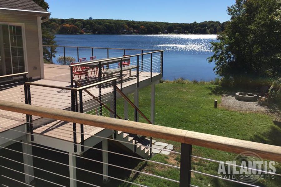 Cable-Railing-Overlooking-Sparkling-Lake