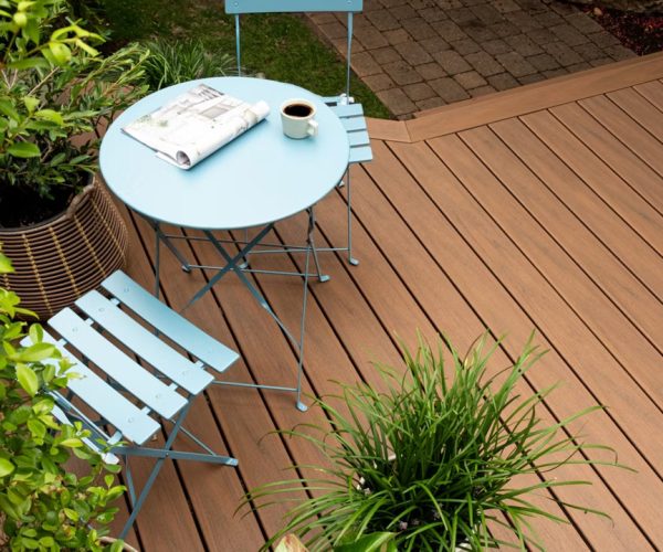 lin-uk-013-ja-decking-backyard-brick-furniture-plants_Large
